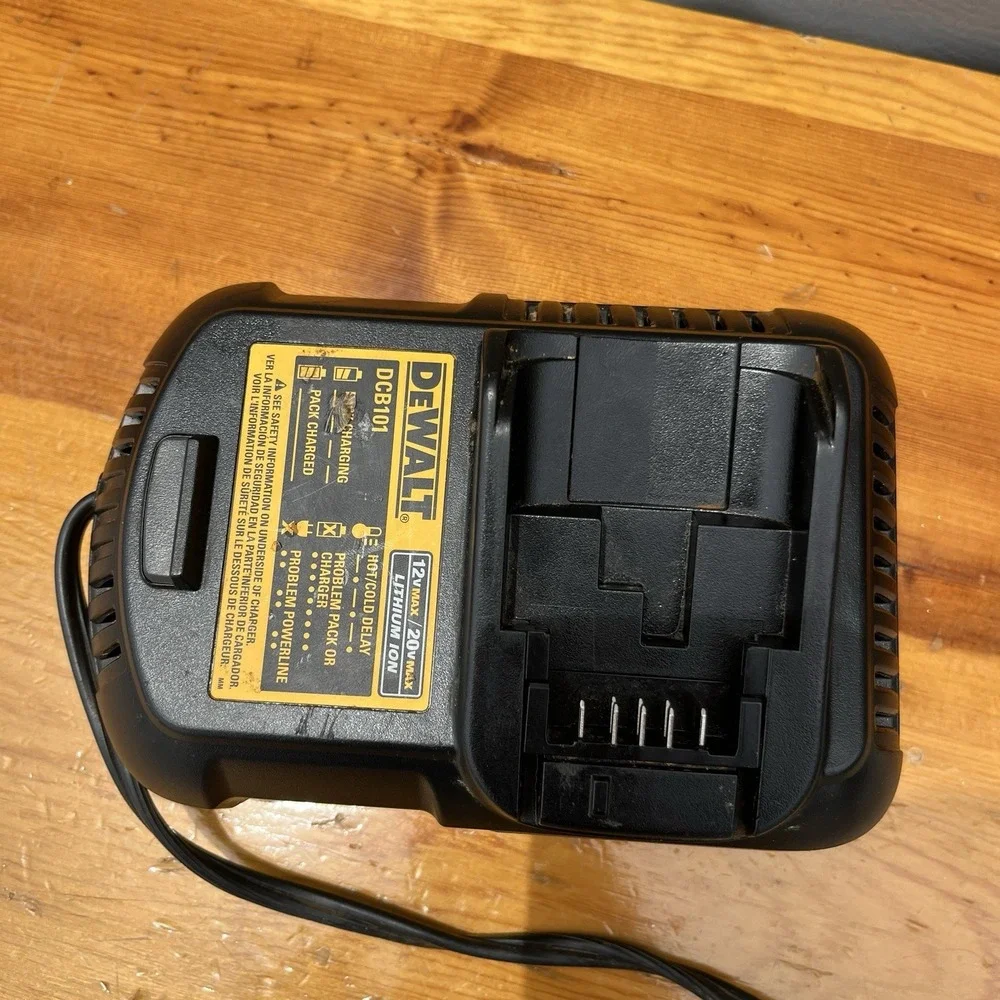 DEWALT DCB101 Lithium Ion Battery Charger 12VMAX/20VMAX Compatible Works